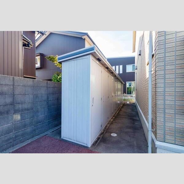 現地周辺 (物置)