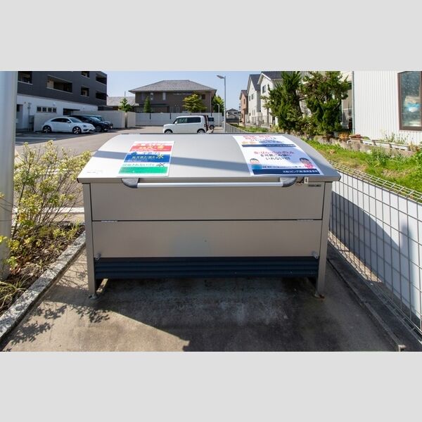 現地周辺 (ごみ置き場)
