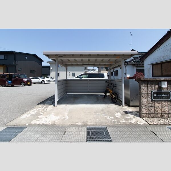 現地周辺 (駐輪場)
