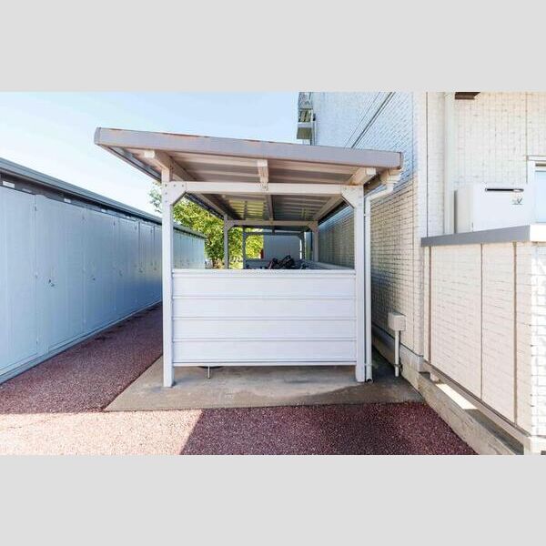 現地周辺 (駐輪場)