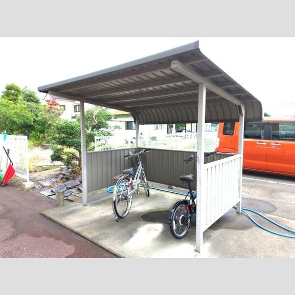 現地周辺 (駐輪場)