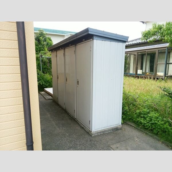 現地周辺 (物置)