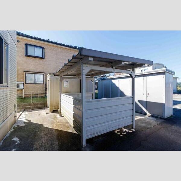 現地周辺 (駐輪場)