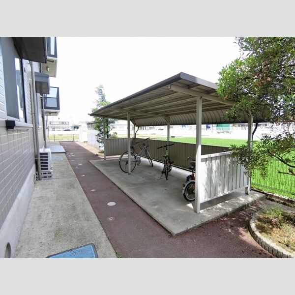 現地周辺 (駐輪場)