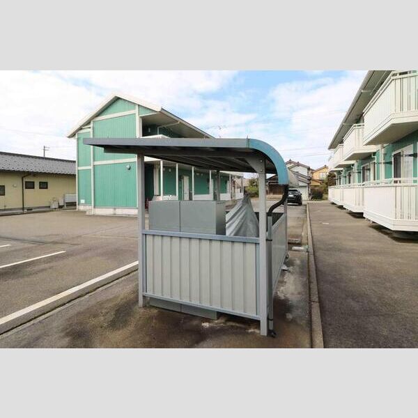 現地周辺 (駐輪場)