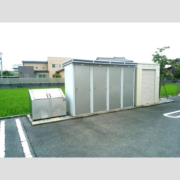 現地周辺 (物置)