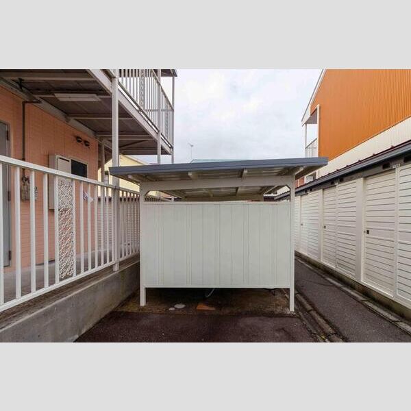 現地周辺 (駐輪場)