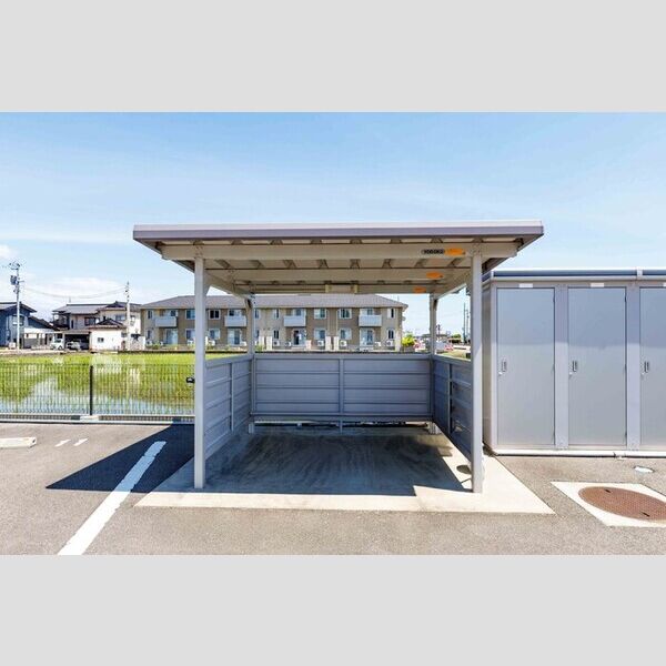 現地周辺 (駐輪場)