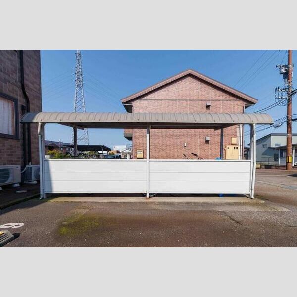 現地周辺 (駐輪場)