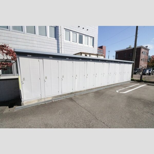 現地周辺 (トランクルーム)