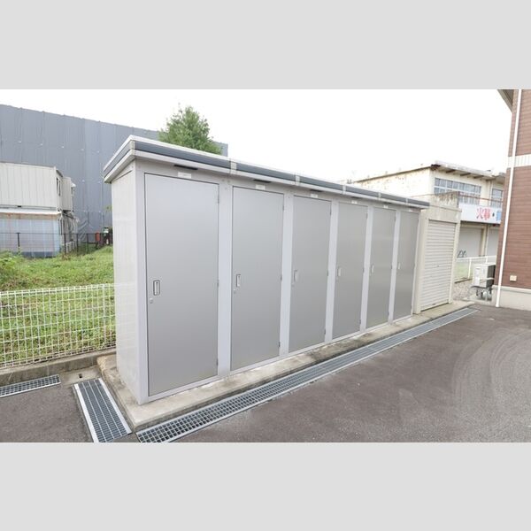 現地周辺 (トランクルーム)