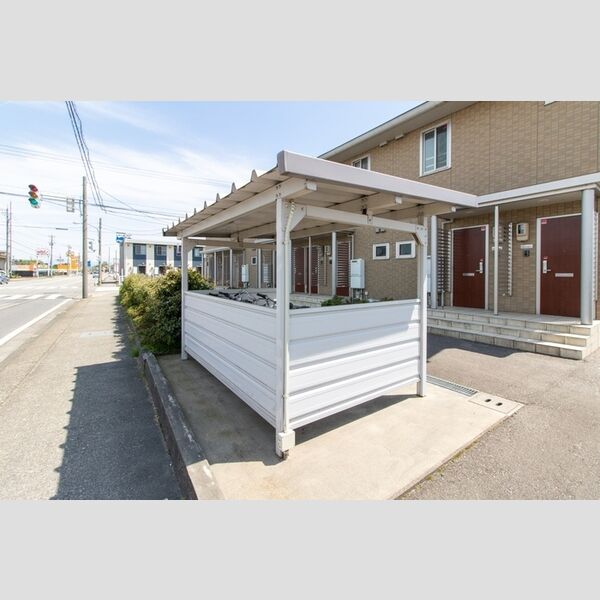 現地周辺 (駐輪場)