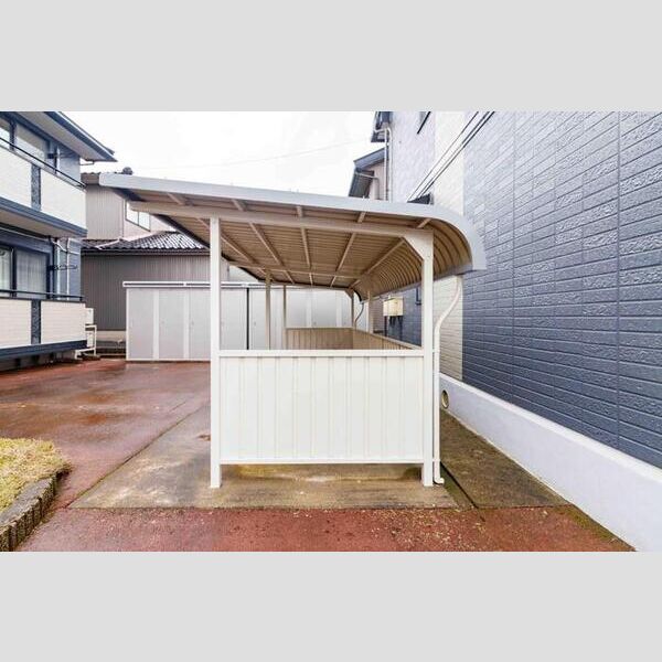 現地周辺 (駐輪場)