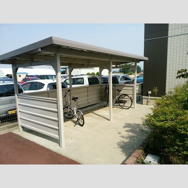 現地周辺 (駐輪場)