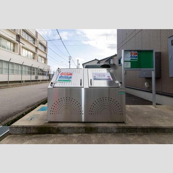 現地周辺 (ゴミ置き場)