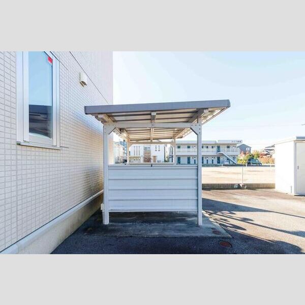 現地周辺 (駐輪場)