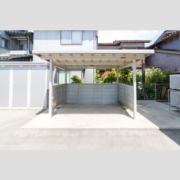 現地周辺 (駐輪場)