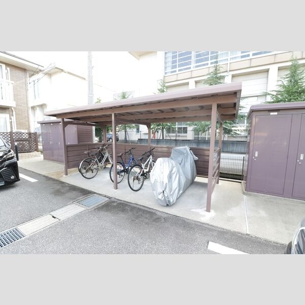 現地周辺 (駐輪場)