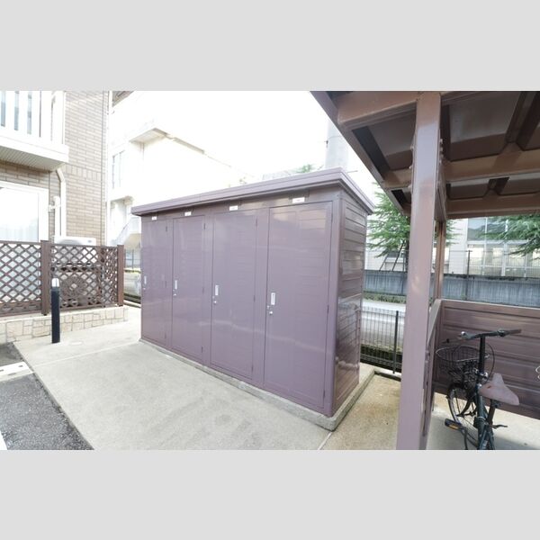 現地周辺 (トランクルーム)