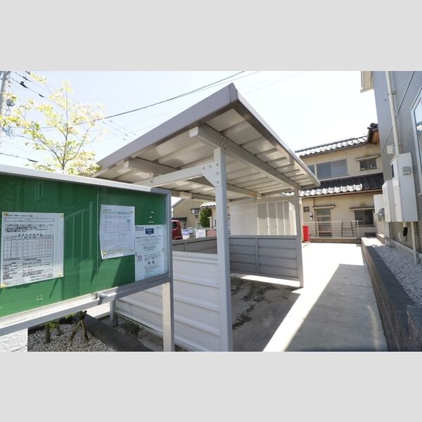 現地周辺 (駐輪場)