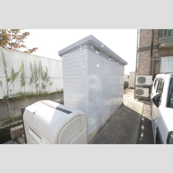 現地周辺 (ゴミボックス)