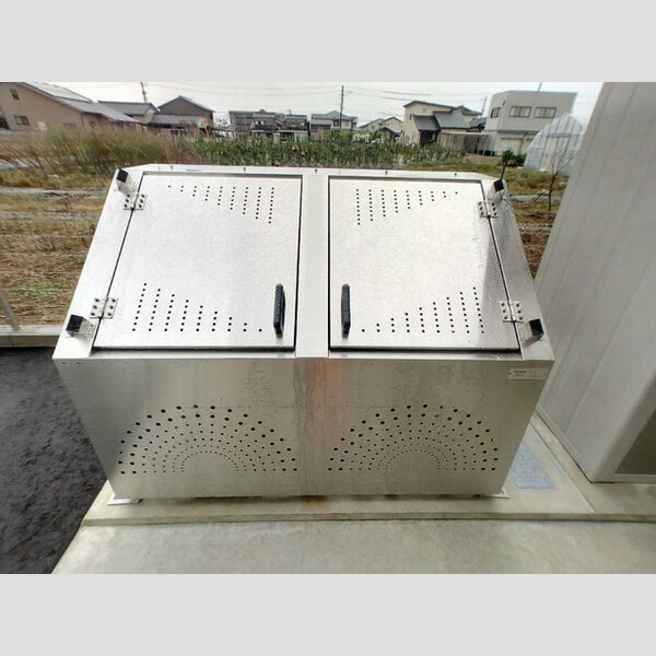 現地周辺 (ゴミ置場)