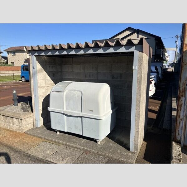 現地周辺 (ゴミ置き場)