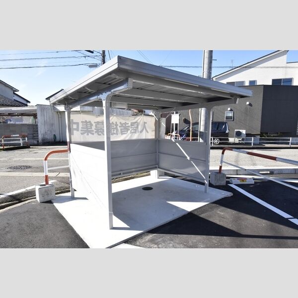 現地周辺 (駐輪場)