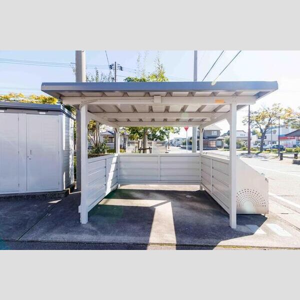 現地周辺 (駐輪場)