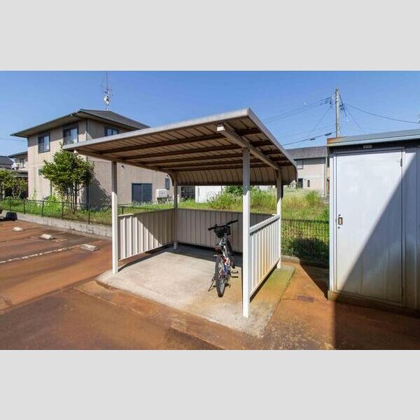 現地周辺 (駐輪場)