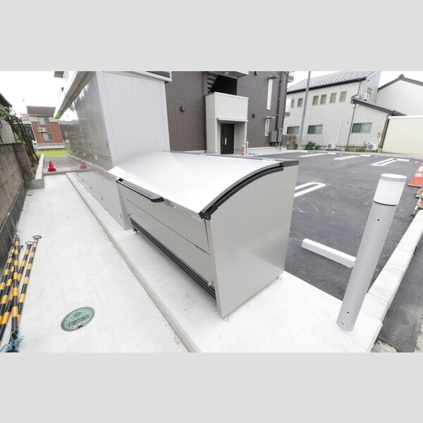 現地周辺 (ごみ箱)