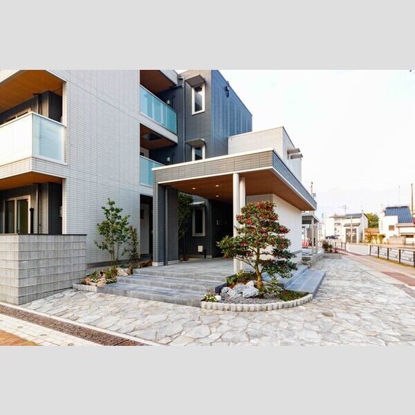 エントランス (エントランス)