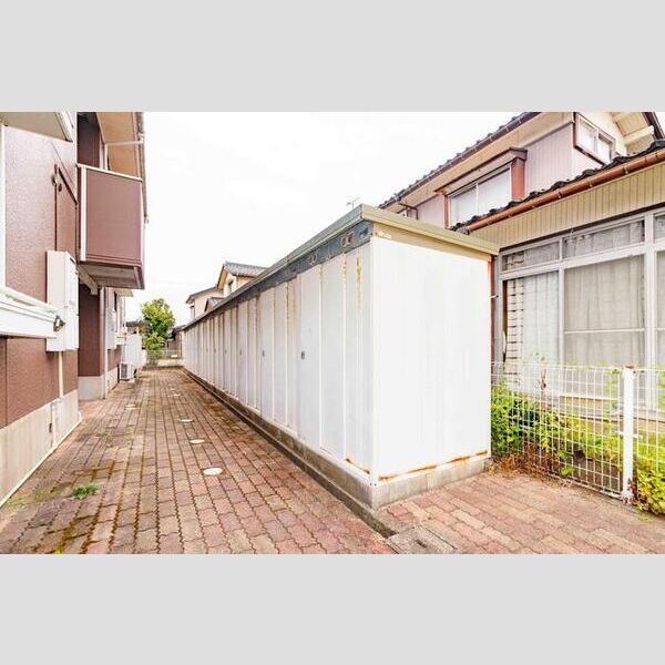 現地周辺 (物置)