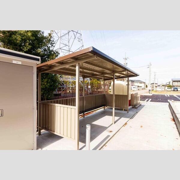 現地周辺 (駐輪場)