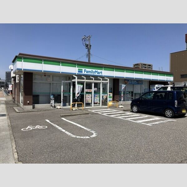 現地周辺 (ファミリーマート高岡駅南一丁目店)