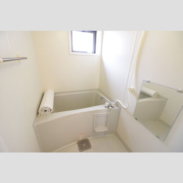 バス (B102・浴室)