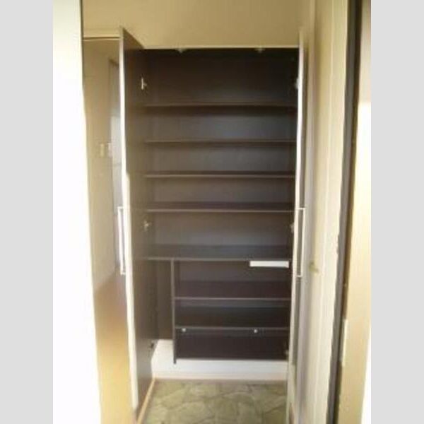 玄関 (203・玄関下駄箱)
