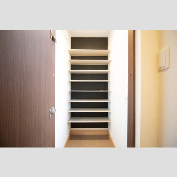 その他 (105・シューズクローク)