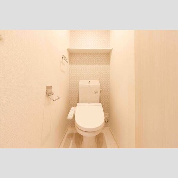 トイレ (トイレ)