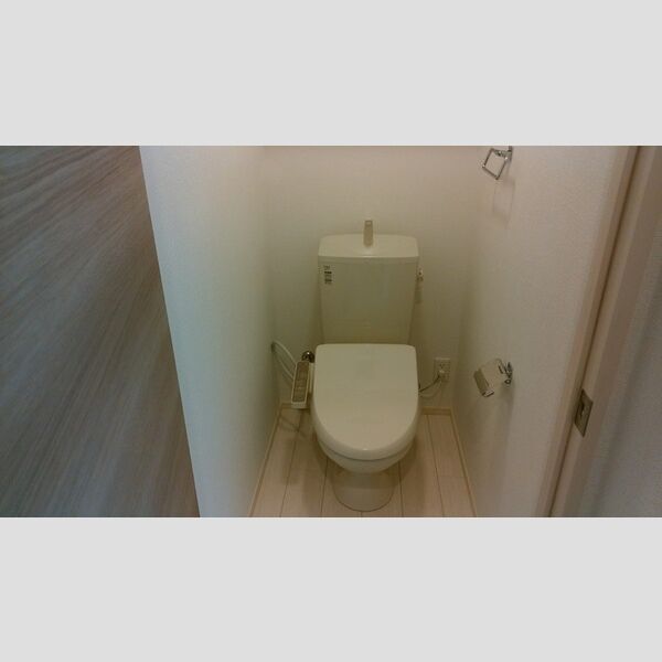 トイレ (トイレ)