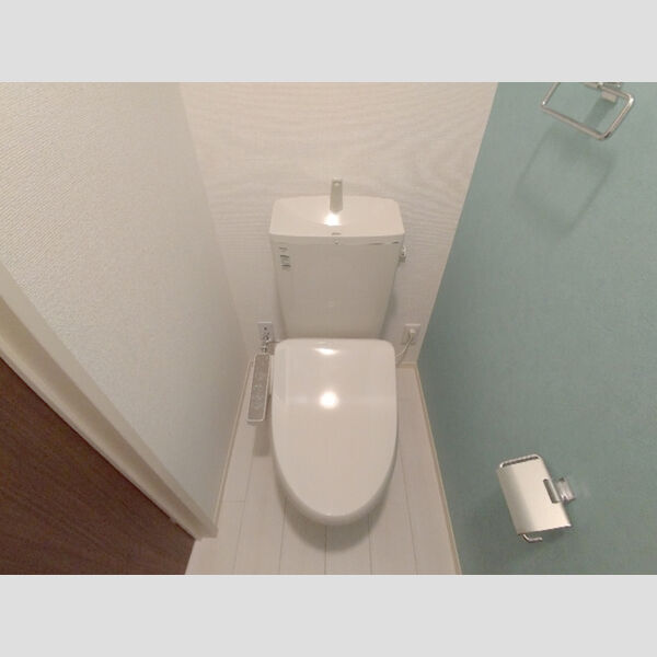 トイレ (トイレ)