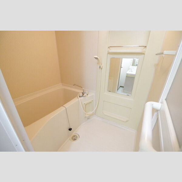 バス (B105・浴室)