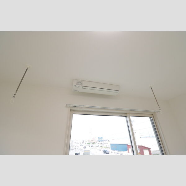 その他 (203・室内乾燥機+室内物干し竿棒)