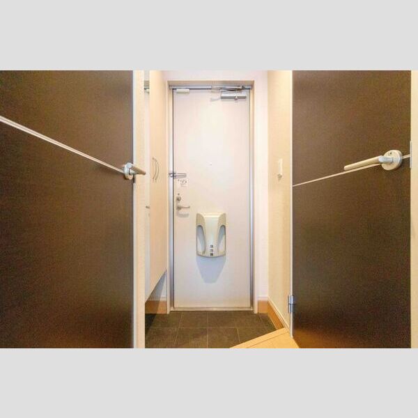 玄関 (101・玄関)