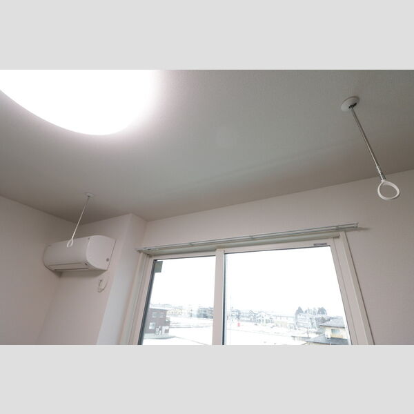 その他 (305・室内物干し竿棒)