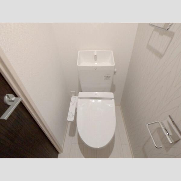 トイレ (トイレ)