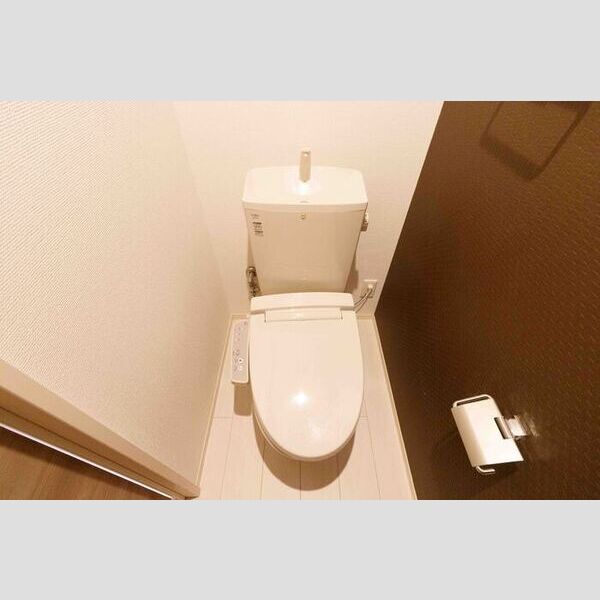 トイレ (トイレ)