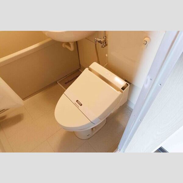 トイレ (トイレ)