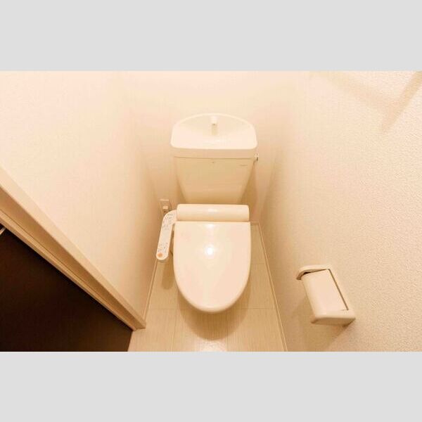 トイレ (トイレ)