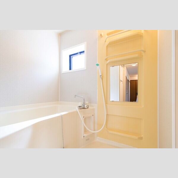 バス (B203・浴室)